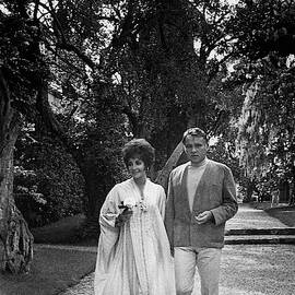 Elizabeth Taylor And Richard Burton by Henry Clarke