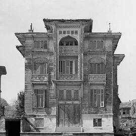 A Yali On Bosphorus River by Horst P. Horst