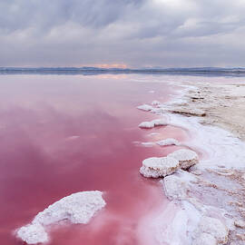 Aguas Toxicas En Una Mina De Sal by Jose A. Bernat Bacete