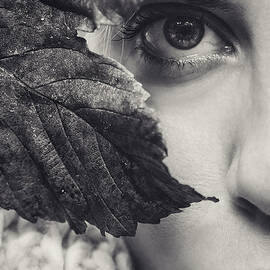 Autumn Woman by Oscar SAnchez Photography