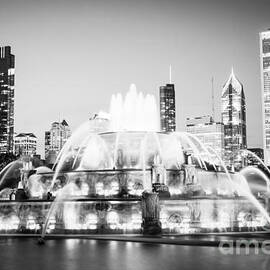 Chicago Buckingham Fountain Black and White Picture by Paul Velgos