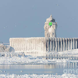 Cleveland Harbor East Pierhead Light by Clarence Holmes