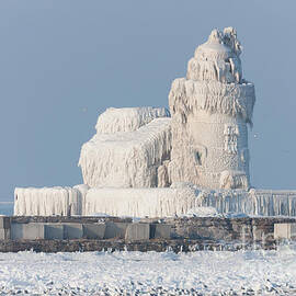 Cleveland Harbor West Pierhead Light by Clarence Holmes