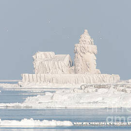 Cleveland Harbor West Pierhead Light II by Clarence Holmes