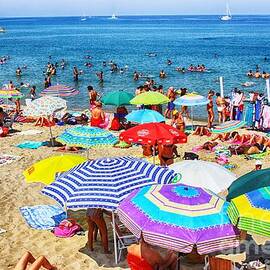 Crowded Beach  by Stefano Senise