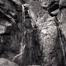 Dorothy Falls by Flees Photos