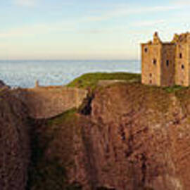 Dunnottar Castle by Grant Glendinning