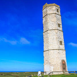 Flamborough Old Lighthouse by Sue Leonard