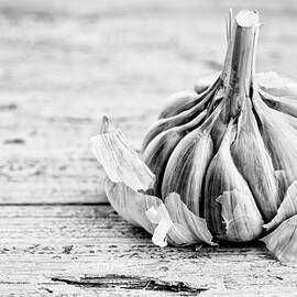 Garlic by Nailia Schwarz