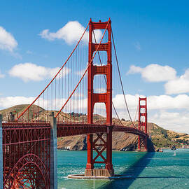 Golden Gate Bridge by Sarit Sotangkur