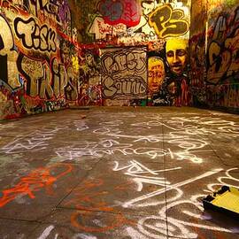 Grafitti Overflow by Gianfranco Weiss