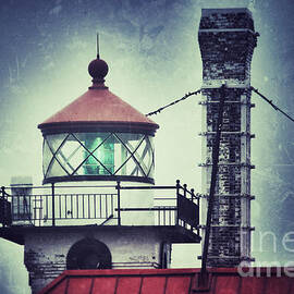 Green Fresnel Gleaming by Duluth To Door County Photography