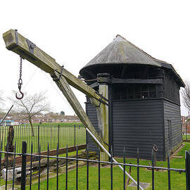 Harwich - Treadwheel Crane III by Richard Reeve