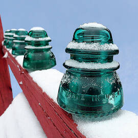 Hemingray 42 - Insulated against the Cold by Richard Reeve