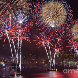 Hudson River Fireworks VIII by Clarence Holmes
