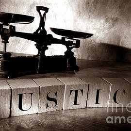 Justice by Olivier Le Queinec