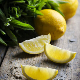 Lemon Slices with mint leaves by Jelena Jovanovic