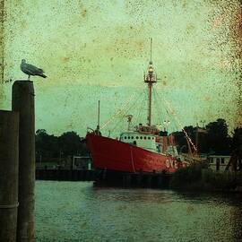 Lewes - Overfalls Lightship 1 by Richard Reeve