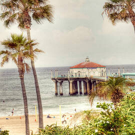 Manhattan Beach Pier by Juli Scalzi
