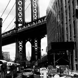 Manhattan Bridge,nyc by Lisa-blue