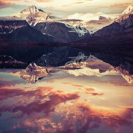 Mount Everest Reflection by Chinaface