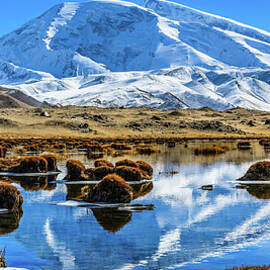 Muztag Ata & Lake Karakul, Pamir by Feng Wei Photography