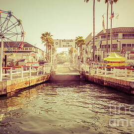 Newport Beach Balboa Island Ferry Dock Photo by Paul Velgos