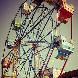 Newport Beach Ferris Wheel in Balboa Fun Zone Photo by Paul Velgos
