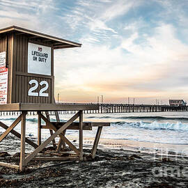 Newport Beach Pier and Lifeguard Tower 22 Photo by Paul Velgos