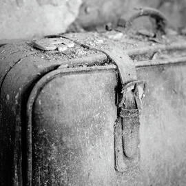 Old Suitcase by Pollobarba FotAgrafo
