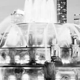 Panoramic Picture of Chicago Buckingham Fountain  by Paul Velgos