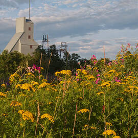Quincy Mine by Mary Lee Dereske
