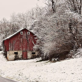 red barn West Virginia by Flees Photos