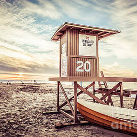 Retro Newport Beach Lifeguard Tower 20 Picture by Paul Velgos