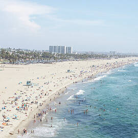 Santa Monica Beach by Tuan Tran