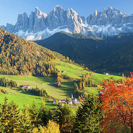 St. Magdalena Village, Geisler Spitzen by Peter Adams