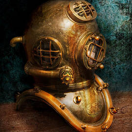 Steampunk - Diving - The diving helmet by Mike Savad