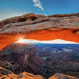 Sunrise At Mesa Arch by Michael Zheng