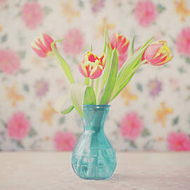 Tulips by Julia Davila-lampe