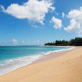 Tunnels beach by Nastasia Cook