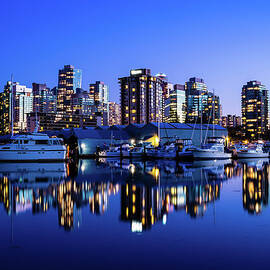 Vancouver Skyline by Wan Ru Chen