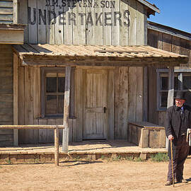 Waiting for High Noon by Mary Lee Dereske