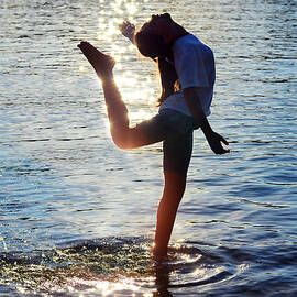 water dancer by Laura Fasulo