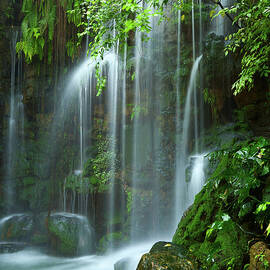 Waterfall by Ithinksky