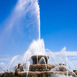 Buckingham Fountain in Chicago by Paul Velgos