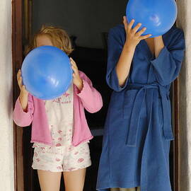 Children blowing up balloons by Sami Sarkis Photography