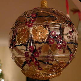 Glass Bauble by Richard Reeve