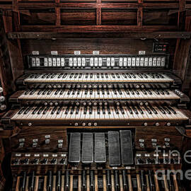 Skinner Pipe Organ by Clarence Holmes