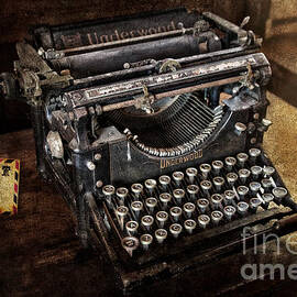 Underwood Typewriter by Susan Candelario