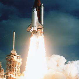 Space Shuttle Discovery Launch, Carrying Hubble Space Telescope